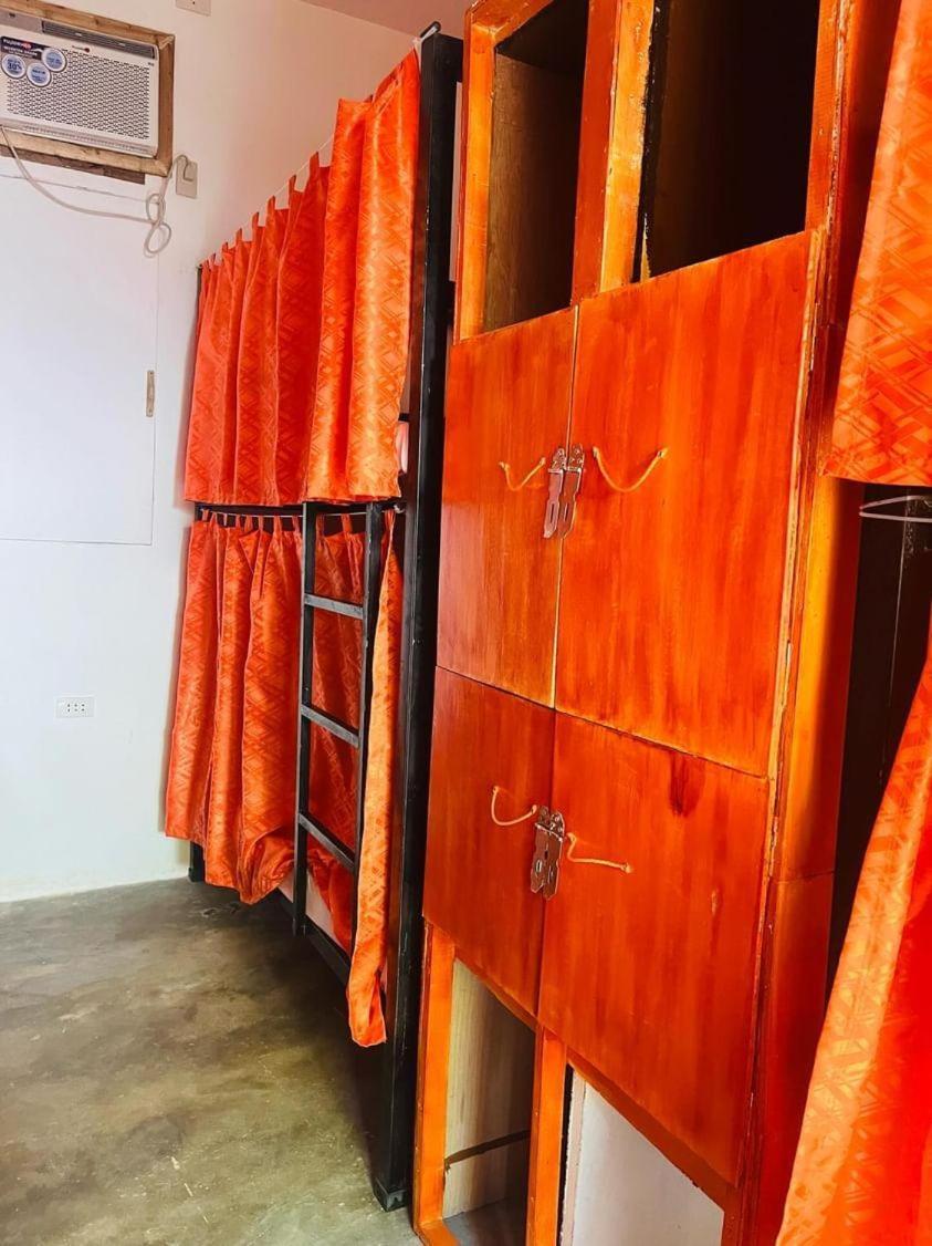 Oia Beach Hostel - エルニド エクステリア 写真
