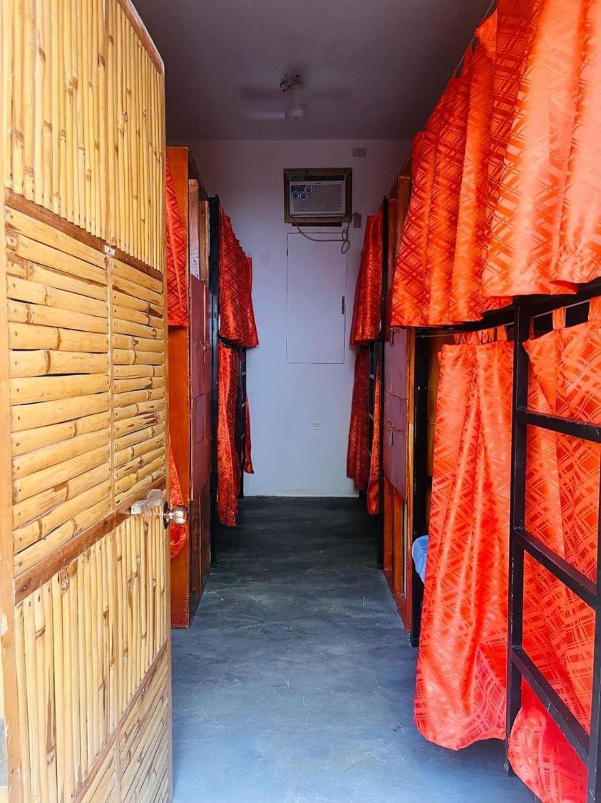 Oia Beach Hostel - エルニド エクステリア 写真