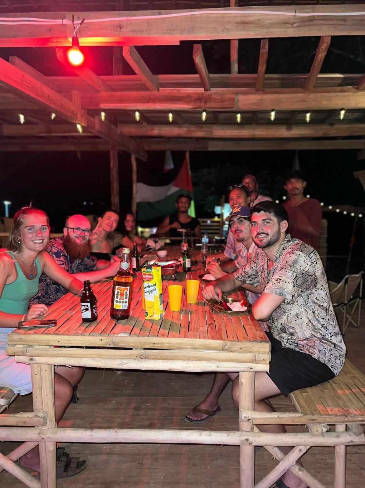 Oia Beach Hostel - エルニド エクステリア 写真
