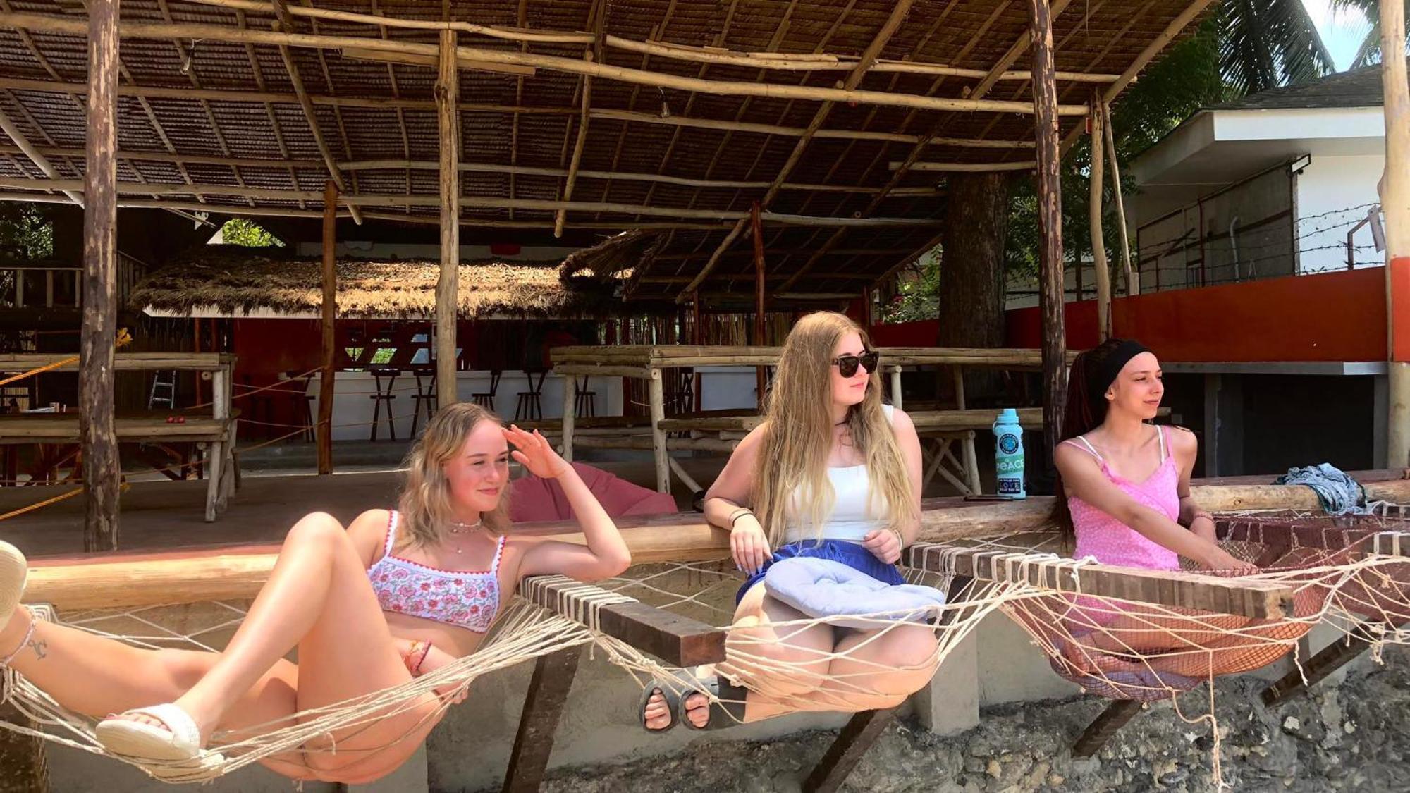 Oia Beach Hostel - エルニド エクステリア 写真